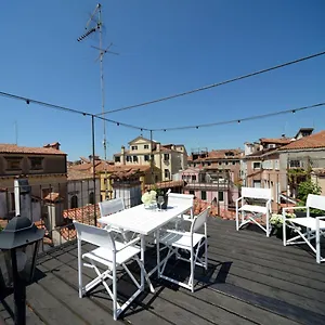 Hotel apartamentowy La Fenice, Wenecja